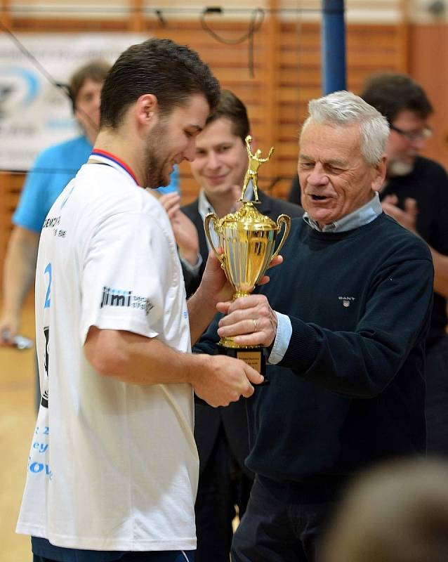 V posledním dvoukole II. ligy vyhráli volejbalisté Sokola Bučovice nad Sokolem Drásov 3:0 a 3:1 a pošesté za sebou soutěž vyhráli.