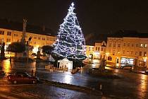 Vánoční strom na Masarykově náměstí ve Vyškově. Ilustrační foto.