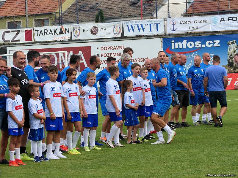 Při příležitosti devadesáti let fotbalu v Drnovicích zažil tamní stadion exhibiční fotbalový zápas.