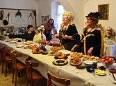 O sto let zpátky v čase se přesunuli návštěvníci zámečku ve Vážanech nad Litavou. Dostali možnost užít si dobovou snídani.