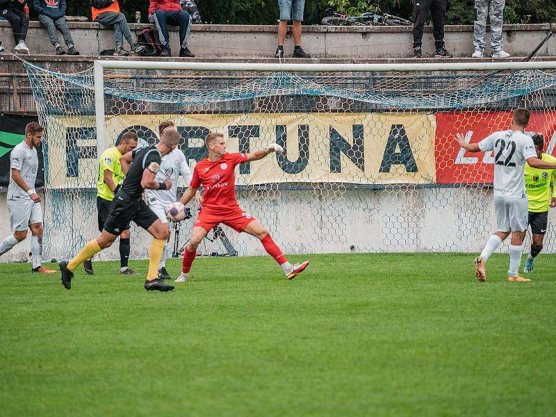 V devátém kole druhé ligy fotbalisté MFK Vyškov (bílé dresy)  porazili Prostějov 4:1.