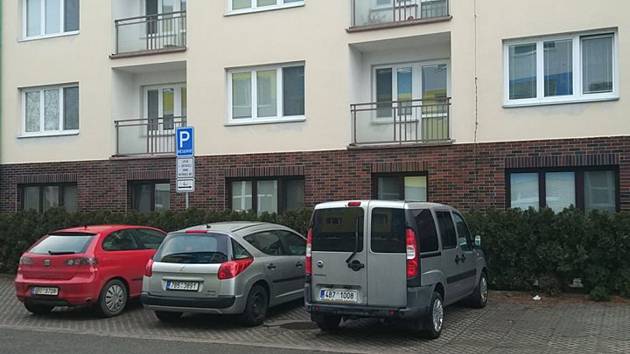 U domu s pečovatelskou službou v Ivanovicích na Hané zaparkují nově  i lidé z okolí.