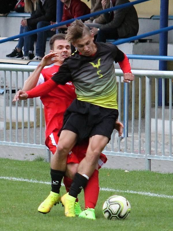 Remízou 3:3 skončilo utkání fotbalové I. B třídy FC Medlánky (červené dresy) - TJ Sokol Kobeřice.