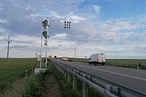 Radar hlídá na I/50 u Velešovic dodržení povinné sedmdesátky.