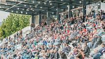 Oslabení fotbalistům MFK Vyškov (bílé dresy) nevadilo. I v deseti porazili Prostějov 4:0.