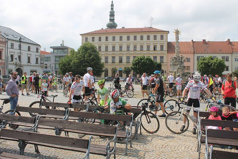 Představitelé Vyškova podpořili charitu na kolech