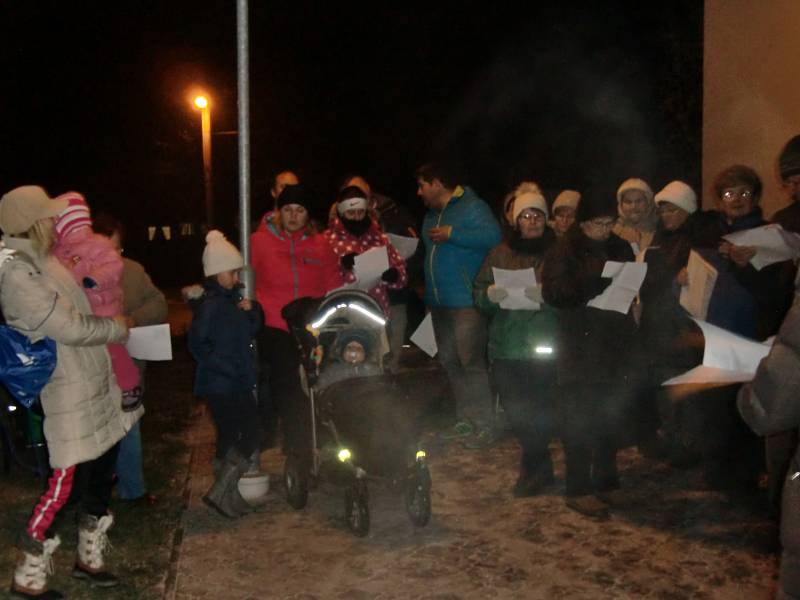 Také Hrušky se ve středu večer připojily k akci Česko zpívá koledy.