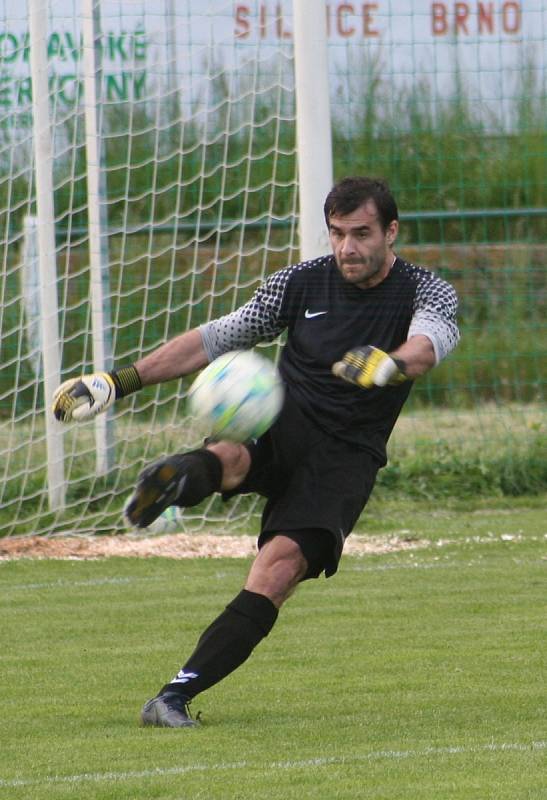 V dohrávce krajského přeboru porazili fotbalisté Framozu Rousínov Sokol Novosedly 2:1.