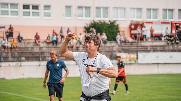 Fotbalisté MFK Vyškov v Drnovicích porazili Táborsko 3:1. Trenér Jan Trousil měl důvody se radovat.