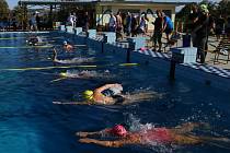 OBRAZEM: Slavkovské koupaliště hostilo první bodovaný závod v zimním plavání