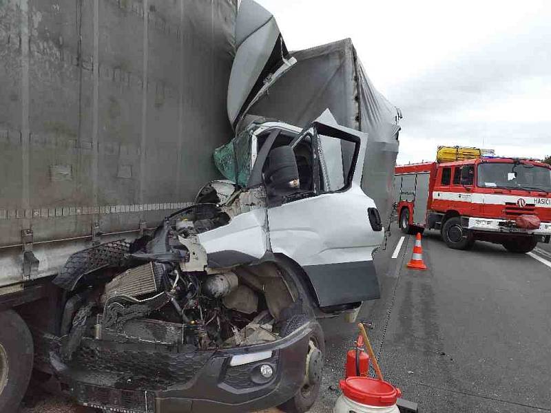 Nehoda dvou kamionů a dodávky poblíž Rousínova na Vyškovsku.