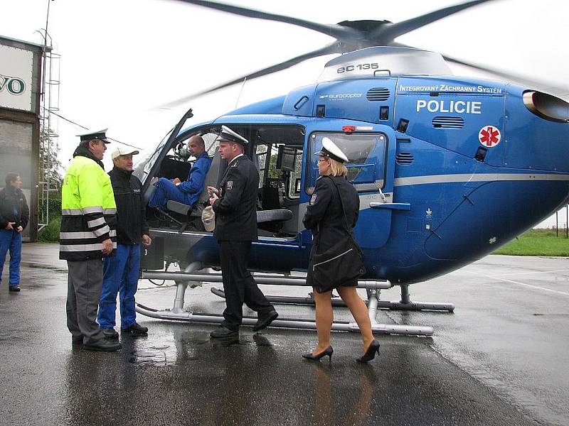 Vyškovští policisté v úterý hlídkovali z vrtulníku.