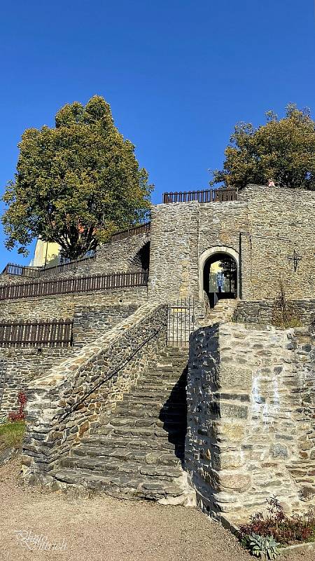 Hrad Svojanov na Svitavsku si mohou zájemci prohlédnou o víkendu 29. a 30. října při oživlých prohlídkách.