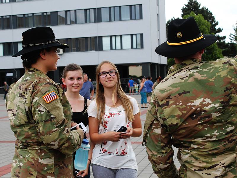 Naposledy se ukázka amerických vozidel ve Vyškově konala před víc než rokem. Oproti předchozí akci byla včerejší rozšířená i o českou techniku. K vidění byla například obrněná vozidla Pandur nebo Iveco. Celkem šlo o dvanáct kusů.