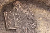 Kostra ženy s dítětem z doby bronzové