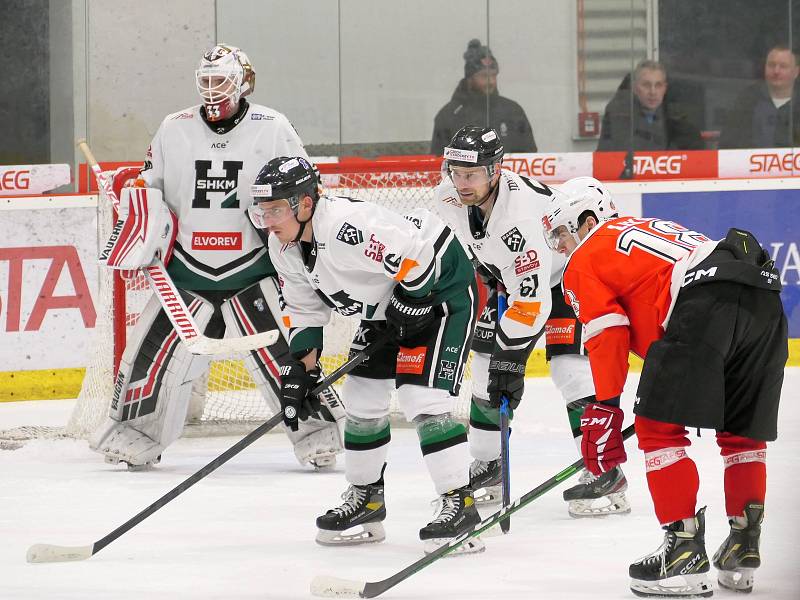 Ve třetím osmifinálovém utkání II. ligy hokejisté Vyškova (červení) tentokrát na Hodonín nestačili a doma prohráli 2:4.
