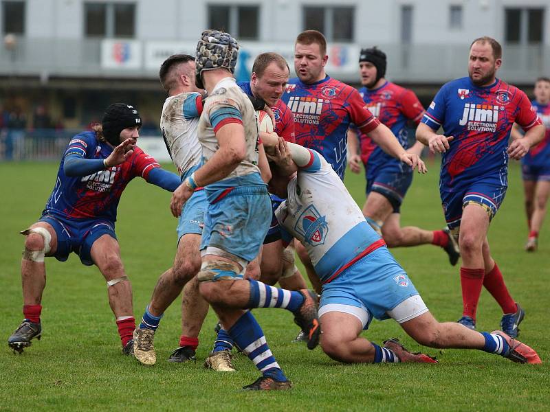 Ragbisté Vyškova (modré dresy) v Poháru ČSRU XV porazili spojený tým Říčany B/ARC Iuridica 21:17.