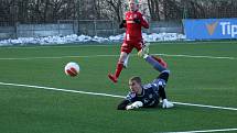 Fotbalisté MFK Vyškov (bílé dresy) rozehráli Zimní Tipsport ligu porážkou se Sigmou Olomouc 2:4.