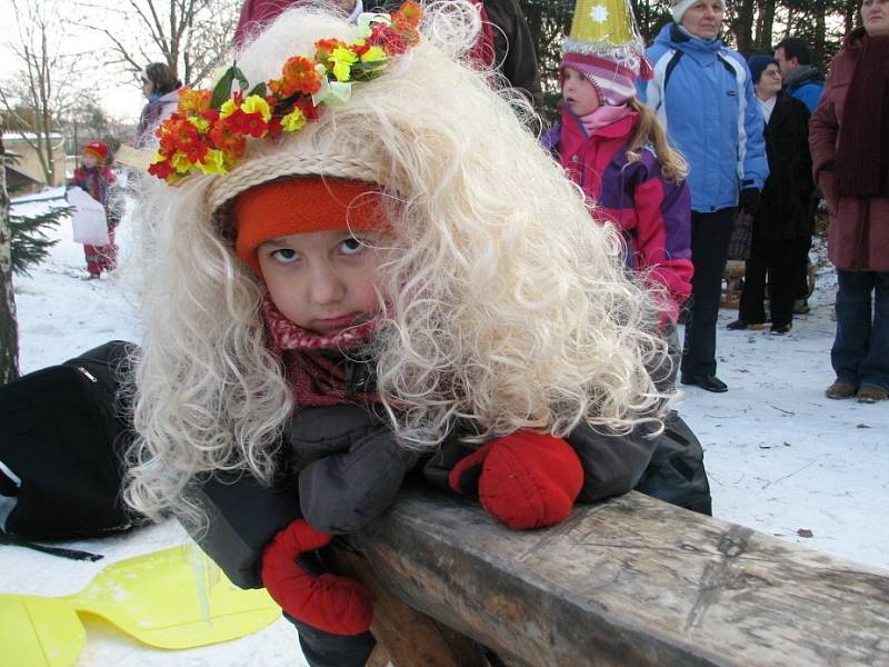 Kluziště na drnovickém dětském hřišti Na Křivdě ovládli malí i velcí převlečení za pohádkové bytosti.