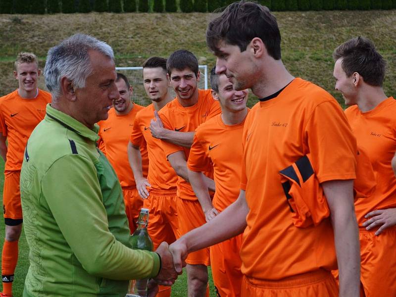 V posledním kole fotbalové I.A třídy bylo na pořadu okresní derby FC Bučovice – TJ Dražovice. Domácí vyhráli 3:1.