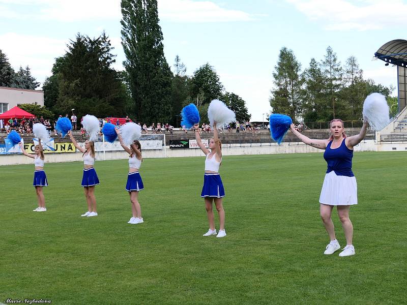 Při příležitosti devadesáti let fotbalu v Drnovicích zažil tamní stadion exhibiční fotbalový zápas.