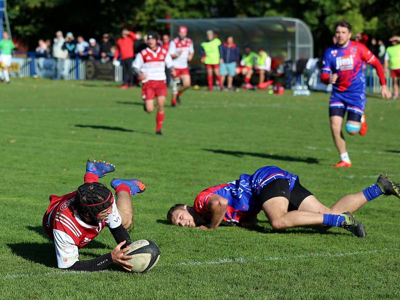 Ve 4. kole extraligy porazili ragbisté Jimi Vyškov (modré dresy) Slavii Praha 34:15.