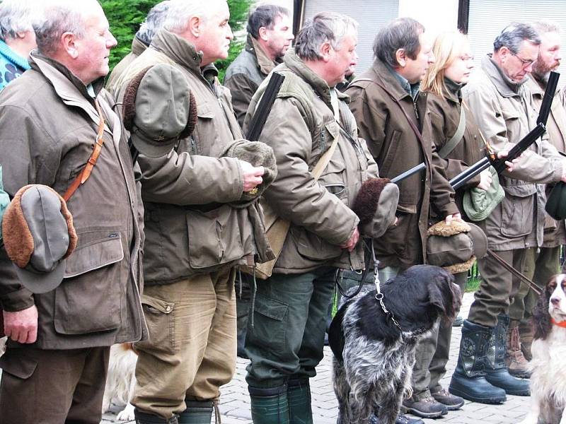 Policisté před honem prověřují, zda myslivci z nemojanského sdružení Hranáč nepili. Vše bylo v pořádku. 