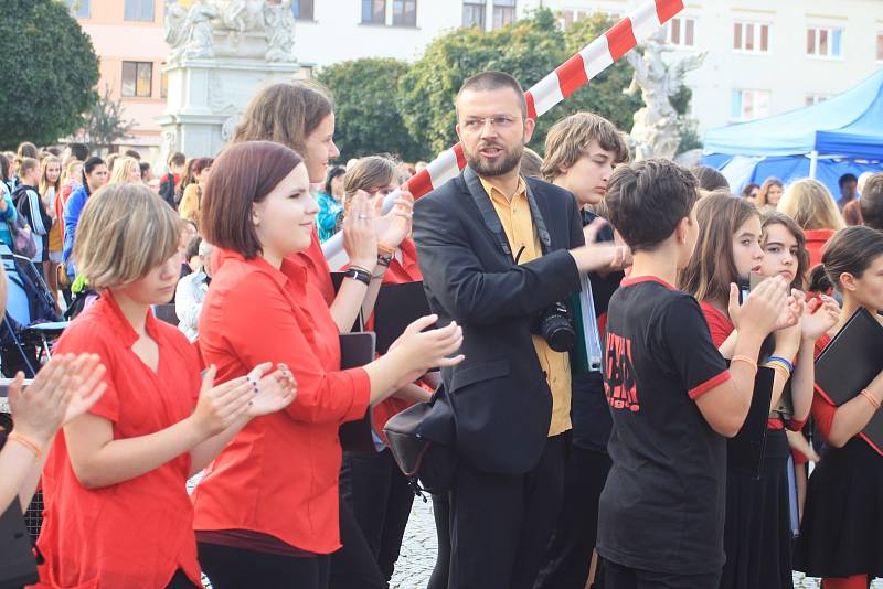 Letošní ZpívejFest završil páteční koncert na Masarykově náměstí ve Vyškově.