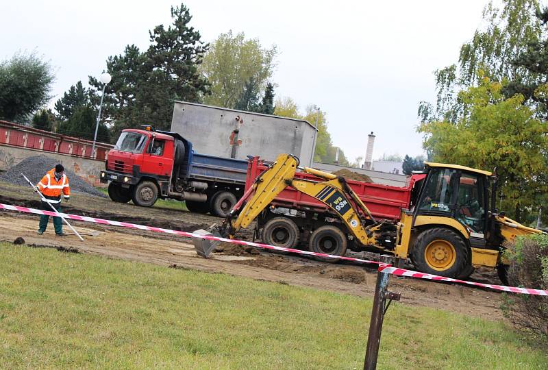 Nové parkoviště na vyškovském Palánku má být hotové začátkem prosince.