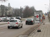 Loňské opravy na silnici I/50 ve Slavkově u Brna.