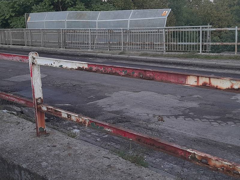 Na mostu v Olomoucké ulici začala rekonstrukce, pro řidiče tady platí uzavírka.