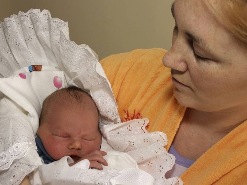 Maminka Koudelková Milana, dítě Karel Koudelka, 53 cm 4,290 kg   narozen 17.3.