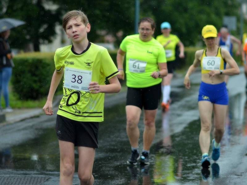 Chodci Orla Vyškov v prvním závodě druhé ligy družstev v Milovicích. Foto: Miriam Stewartová