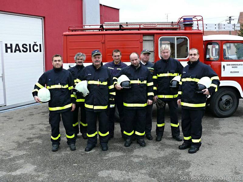 Dobrovolní hasiči z Velešovic mají zásahovou jednotku o devíti členech.