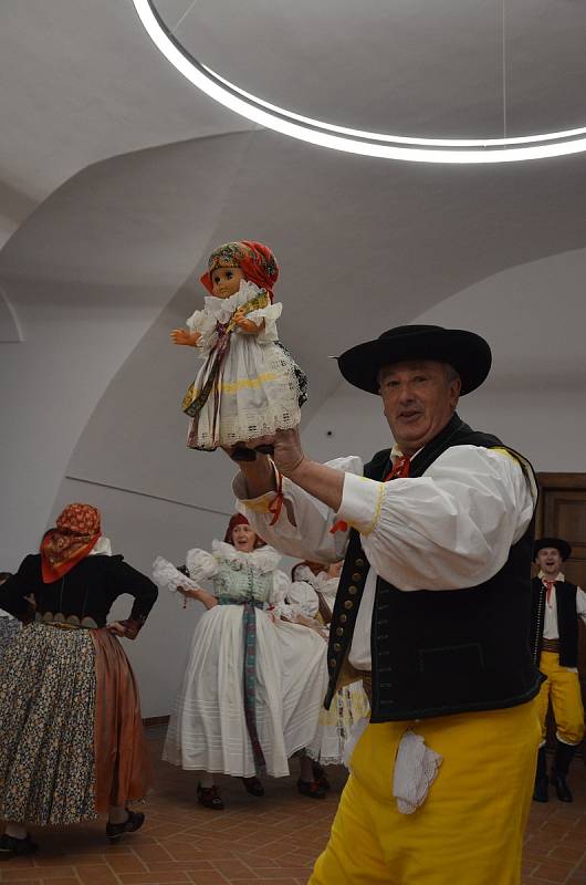 V programu vystoupily Dětský folklorní soubor Klebetníček a Hanácký folklorní soubor Trnka.