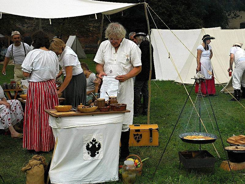 Napoleonské dny ve Slavkově - Příprava večeře v polním táboře spojeneckých vojsk.