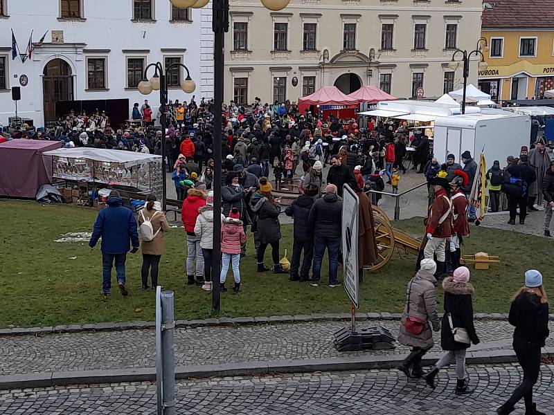 Návštěvníky přilákal přes den pestrý program i stovky prodejců.