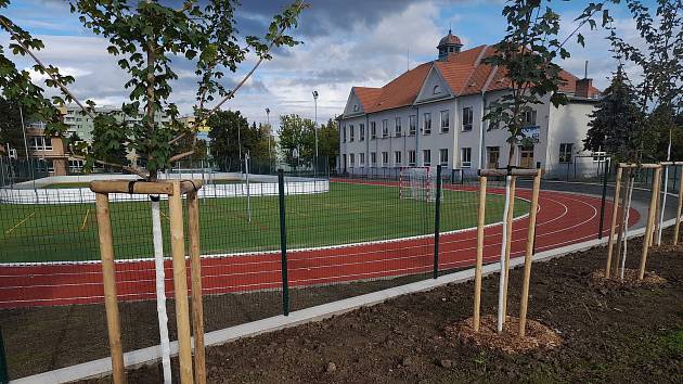 Hřiště u Sokolského domu je zrekonstruované.
