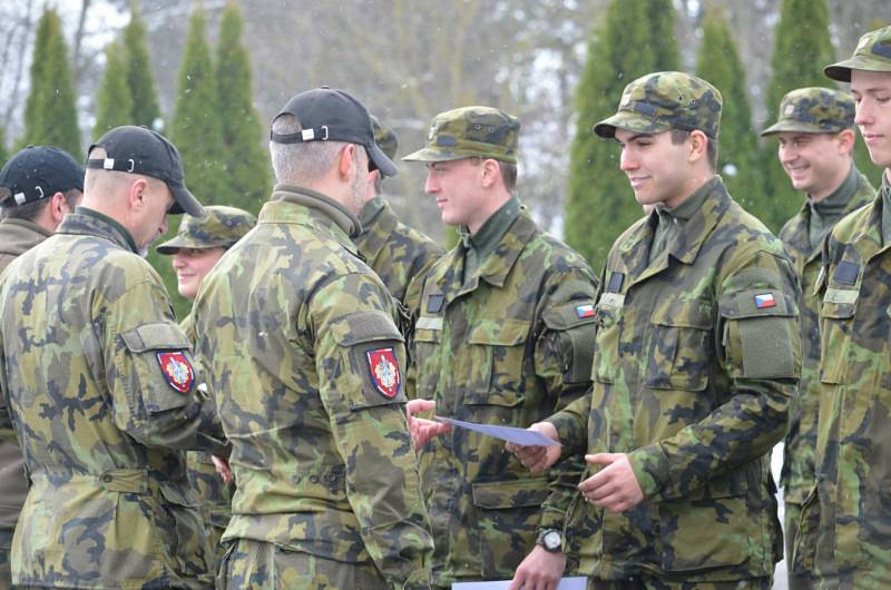 Účastníci posledního kurzu základní přípravy završili výcvik v prosinci.