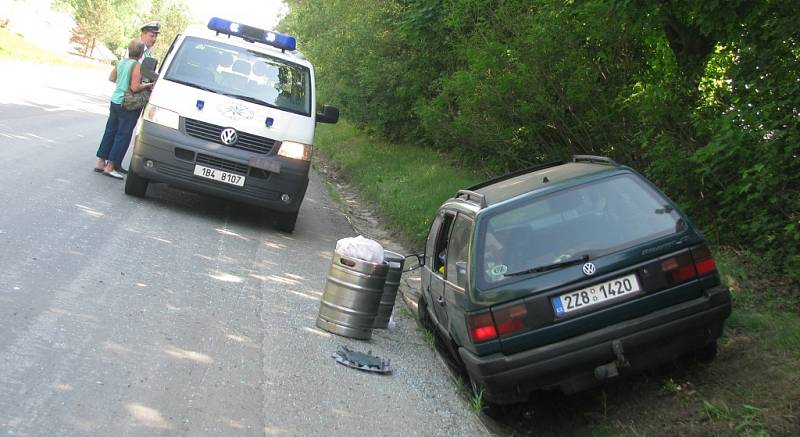 Snímky z nehody dvou aut poblíž hotelu Allvet na silnici z Vyškova do Rousínova.