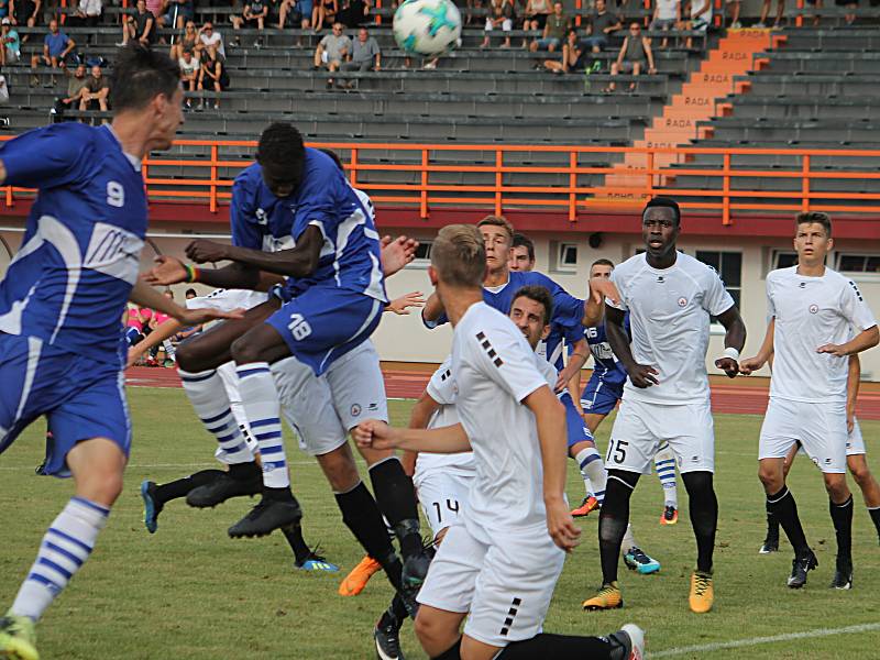 V jihomoravském derby 2. kola Moravskoslezské ligy zvítězili fotbalisté Líšně (modré dresy) ve Vyškově 2:0.