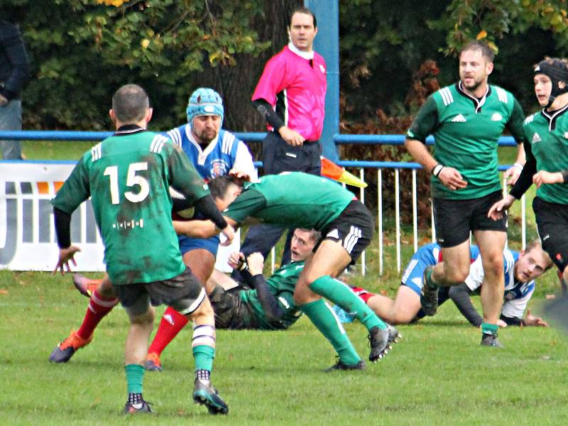 Jihomoravské derby nejvyšší soutěže ragbistů skončilo překvapivým vítězstvím Dragonu Brno (zelené dresy) ve Vyškově nad Jimi RC 15:14.