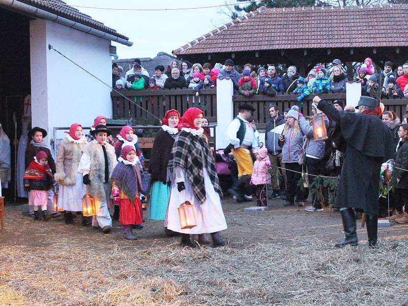 Lidé se na Babiččině dvorečku ve vyškovském zooparku seznámili s hanáckými adventními tradicemi.