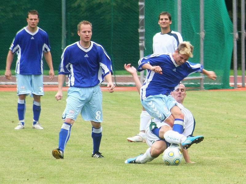 Fotbalisté Vyškova (v modrém) porazili Otrokovice 2:1.