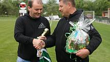 V krajském přeboru fotbalistů porazil Tatran Rousínov doma FC Boskovice 3:1. Klub předal dárek Liboru Kupčíkovi, který po 24 letech v Tatranu ukončil kariéru.