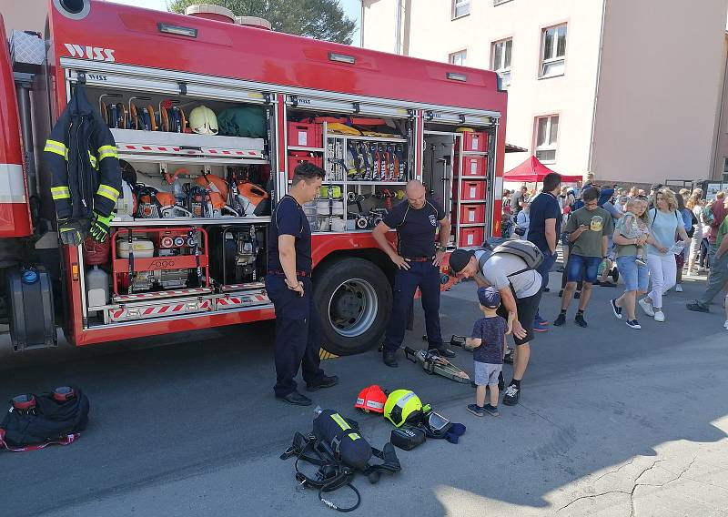 Zájemce všech věkových kategorií lákala možnost k prohlídce techniky.