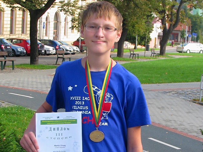Student získal na olympiádě bronzovou medaili a diplom.