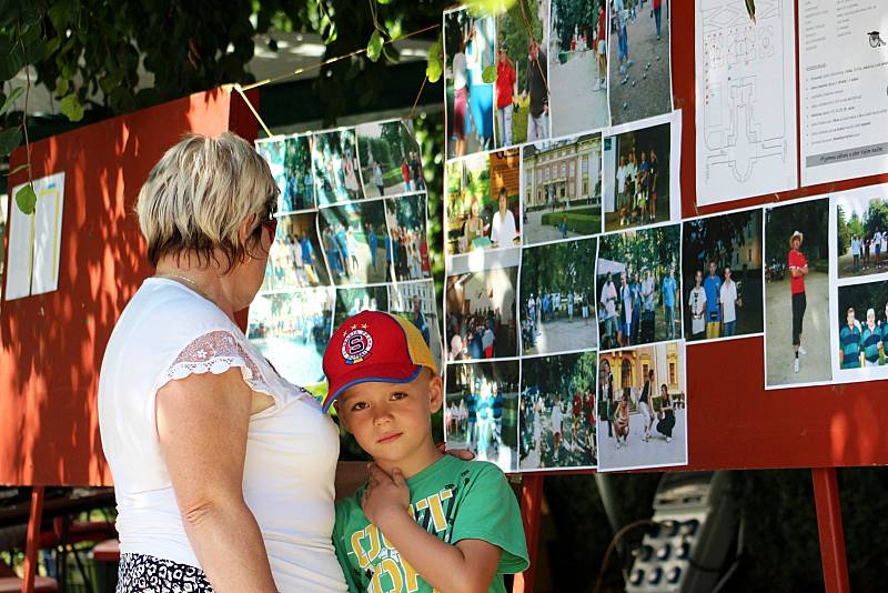 Skoro padesát týmů dorazilo v sobotu na turnaj v pétanque Grand Prix d'Austerlitz do Slavkova u Brna. Návštěvníci mohli vidět okolo sto padesáti zápasů.