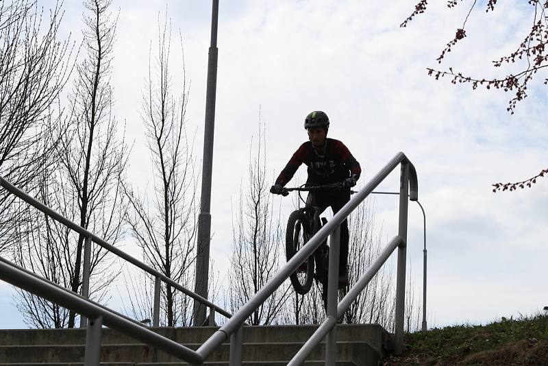 Bikeři v akci: Damjan Siriški a Ondra Šenk, známí jako BIKE O'Clock.