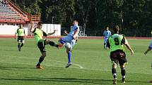 Fotbalisté Rostexu (v modrém) podlehli Bystrci 0:1.